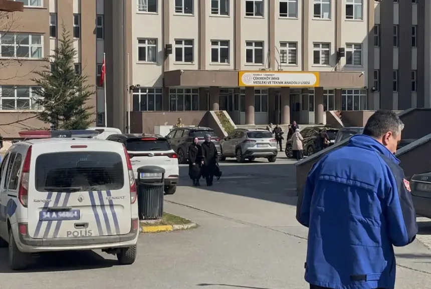 Lise öğrencisi iki öğretmenini ve sınıf arkadaşını bıçakladı 21 Lise öğrencisi iki öğretmenini ve sınıf arkadaşını bıçakladı 21