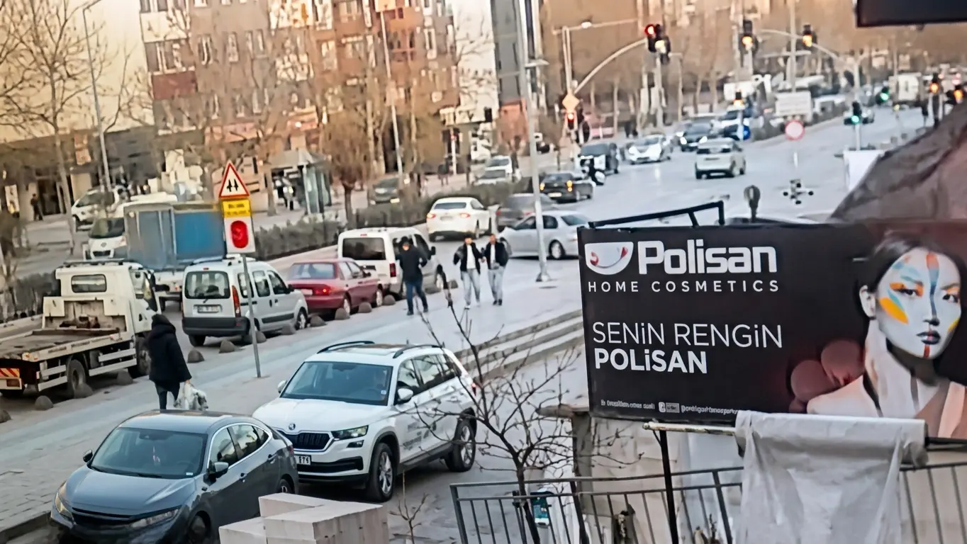 Dikkatsiz çıkış kazaya neden oldu: 2 yaralı 9