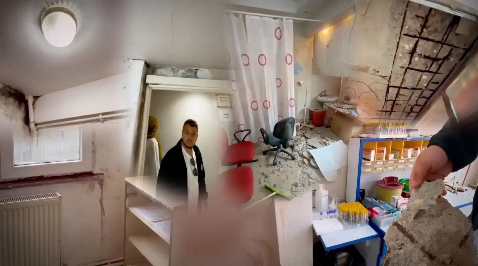 Sultanbeyli'de Aile Sağlığı Merkezi'nin tavanı çöktü, faciadan dönüldü 21 sultanbeyli sultanbeyli_asm
